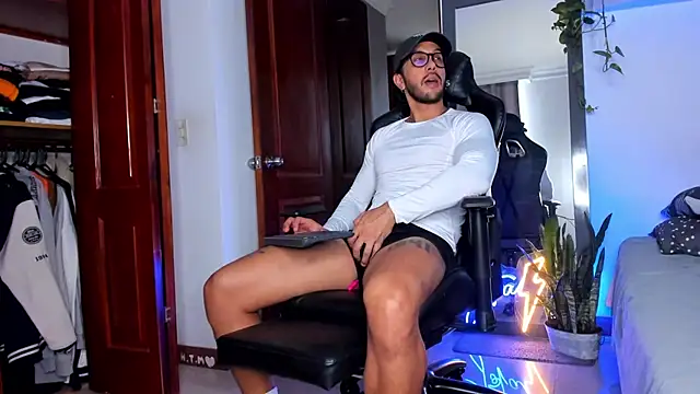 Snapshot of JotaCeliz chatting on 12-13-25, 08:14 JotaCeliz online show from 12-13-25, 08:14