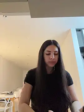 Snapshot of Magui21 chatting on 12-17-25, 12:05 Magui21 online show from 12-17-25, 12:05