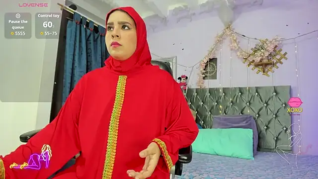 Snapshot of Dalia-Saadi chatting on 12-14-25, 01:05 Dalia-Saadi online show from 12-14-25, 01:05