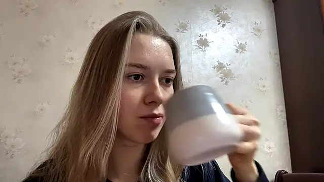 Snapshot of MichikoWienandt chatting on 11-28-25, 05:32 MichikoWienandt online show from 11-28-25, 05:32