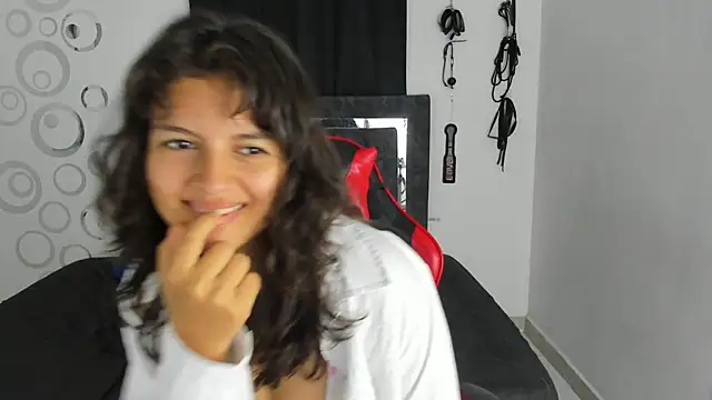 Mia and Kenai online show from 11-25-25, 12:27