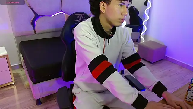 kaelwolf tay online show from 11-29-25, 07:39