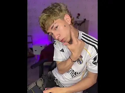 kaelwolf tay online show from 04-18-26, 11:36