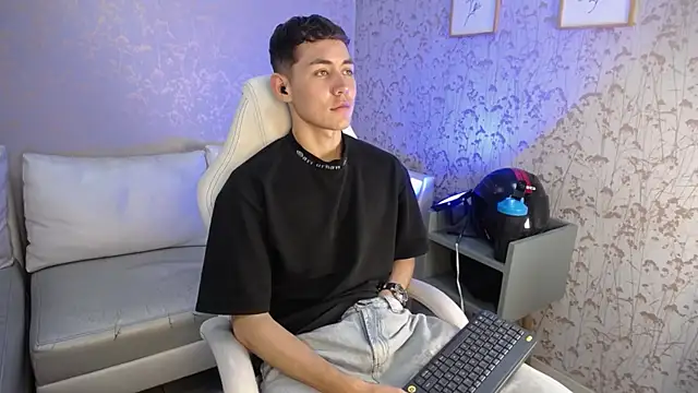 Snapshot of LoganFoster_ chatting on 12-15-25, 11:31 LoganFoster online show from 12-15-25, 11:31