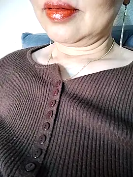 Snapshot of LisantLy chatting on 11-25-25, 03:12 LisantLy online show from 11-25-25, 03:12