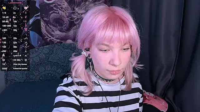 Snapshot of LolaDollyMur chatting on 12-18-25, 07:09 LolaDollyMur online show from 12-18-25, 07:09