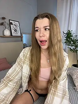 Snapshot of AllyBaley chatting on 12-15-25, 08:07 AllyBaley online show from 12-15-25, 08:07