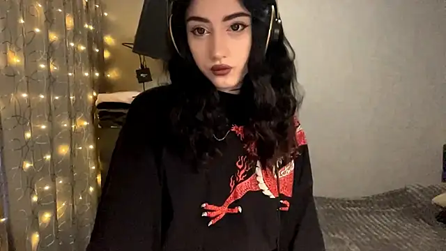 Snapshot of Meowluly chatting on 12-15-25, 09:52 Meowluly online show from 12-15-25, 09:52