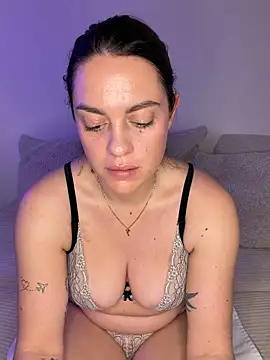 Snapshot of laraslittlesecrett chatting on 02-03-26, 12:21 laraslittlesecrett online show from 02-03-26, 12:21