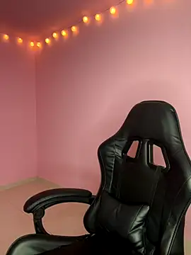 Snapshot of Davne_ chatting on 11-30-25, 09:08 Davne online show from 11-30-25, 09:08