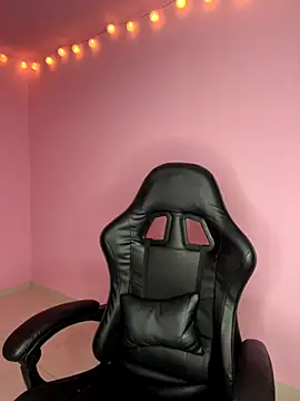 Snapshot of Davne_ chatting on 12-03-25, 09:13 Davne online show from 12-03-25, 09:13