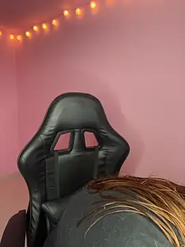 Snapshot of Davne_ chatting on 12-04-25, 09:12 Davne online show from 12-04-25, 09:12