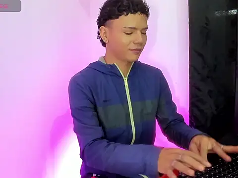 Snapshot of secret_justin7 chatting on 11-29-25, 12:19 secret justin7 online show from 11-29-25, 12:19