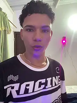 Snapshot of secret_justin7 chatting on 12-17-25, 03:01 secret justin7 online show from 12-17-25, 03:01