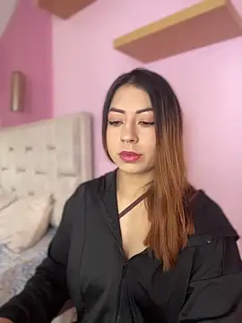 MaddieHunter online show from 11-26-25, 01:23