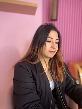 MaddieHunter online show from 12-22-25, 01:08