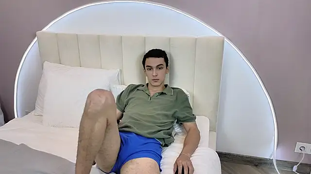 Snapshot of MoonlinSkinn chatting on 11-24-25, 08:03 MoonlinSkinn online show from 11-24-25, 08:03