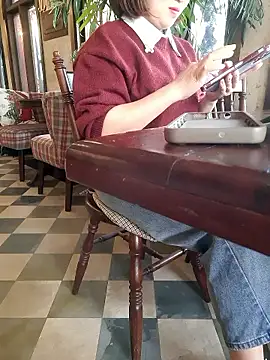 Snapshot of Bea_219 chatting on 12-15-25, 06:06 Bea 219 online show from 12-15-25, 06:06