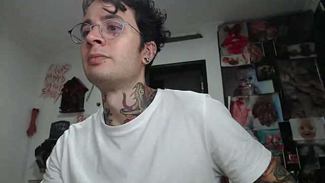 Snapshot of CryBoy13 chatting on 12-03-25, 04:31 CryBoy13 online show from 12-03-25, 04:31