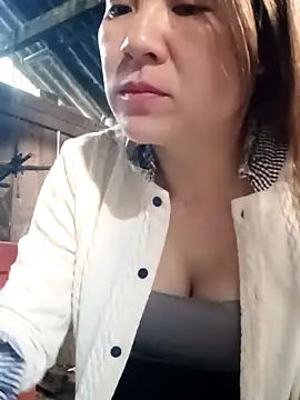 Snapshot of Lily-ross22 chatting on 12-14-25, 12:38 Lily-ross22 online show from 12-14-25, 12:38