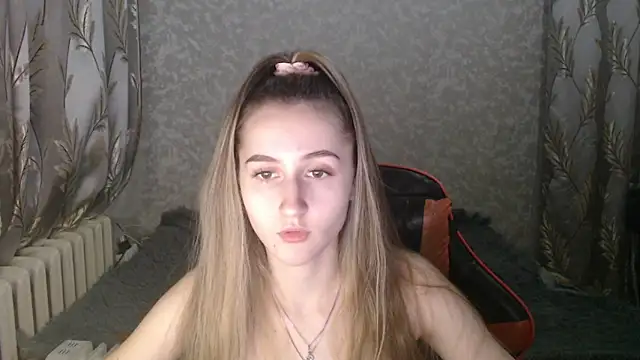 Snapshot of Ave_Costly chatting on 12-14-25, 02:55 Ave Costly online show from 12-14-25, 02:55