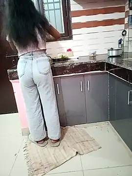 Snapshot of your_sidhi chatting on 12-03-25, 01:42 your sidhi online show from 12-03-25, 01:42