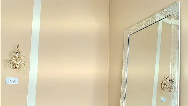 HallieStone online show from 12-16-25, 02:22