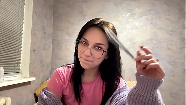 Snapshot of GlibRasher chatting on 12-13-25, 09:53 GlibRasher online show from 12-13-25, 09:53