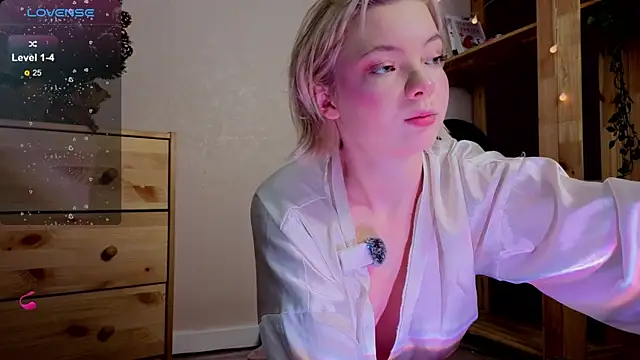 Snapshot of Me1inMonro chatting on 12-19-25, 05:36 Me1inMonro online show from 12-19-25, 05:36