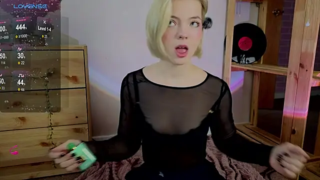 Snapshot of Me1inMonro chatting on 12-20-25, 05:36 Me1inMonro online show from 12-20-25, 05:36