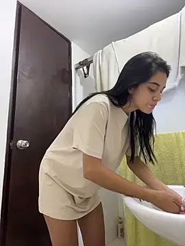 Snapshot of Miia_moonn chatting on 12-15-25, 11:36 Miia moonn online show from 12-15-25, 11:36