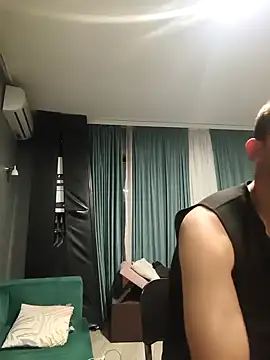 Razvan696969 online show from 04-07-26, 06:52