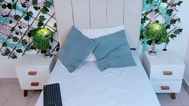 CharlotteBlossom online show from 12-01-25, 08:25