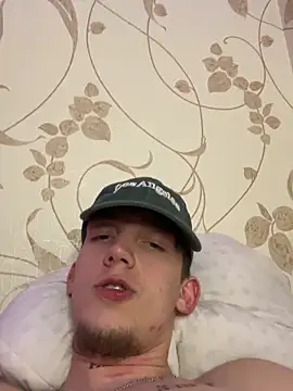 Snapshot of Rabizoon chatting on 12-02-25, 02:01 Rabizoon online show from 12-02-25, 02:01