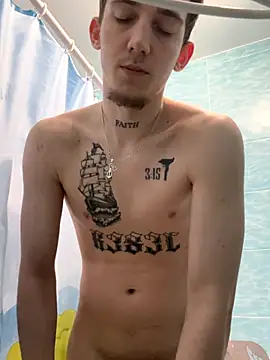 Snapshot of Rabizoon chatting on 12-15-25, 01:32 Rabizoon online show from 12-15-25, 01:32