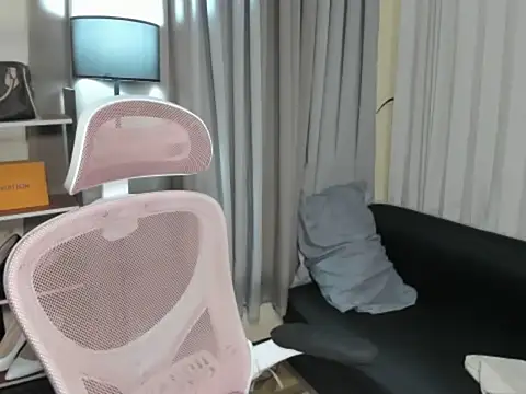 Snapshot of TsUncutMegan chatting on 12-15-25, 07:29 TsUncutMegan online show from 12-15-25, 07:29