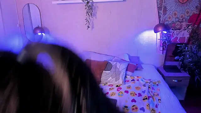 Snapshot of Laraa_Rouss_ chatting on 12-05-25, 04:10 Laraa Rouss online show from 12-05-25, 04:10