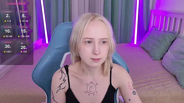 Snapshot of _Babyface_ chatting on 12-15-25, 09:13 Babyface online show from 12-15-25, 09:13