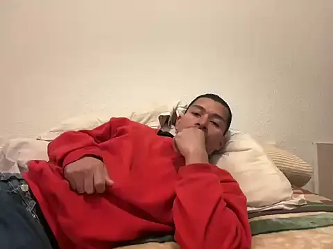 Snapshot of esleider12 chatting on 12-01-25, 10:53 esleider12 online show from 12-01-25, 10:53