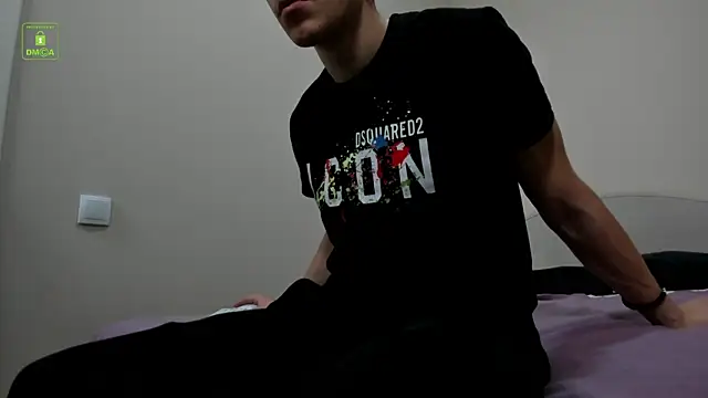 Johny Travolta online show from 12-04-25, 12:14