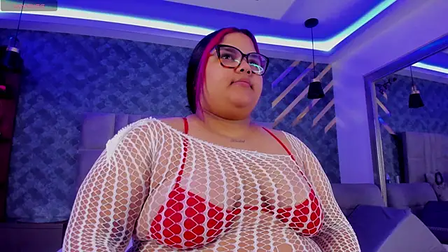 Snapshot of AlyzzandreRouge chatting on 12-04-25, 11:41 AlyzzandreRouge online show from 12-04-25, 11:41