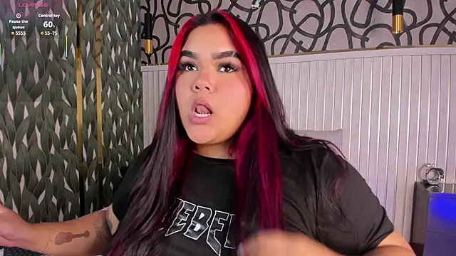 Snapshot of AlyzzandreRouge chatting on 12-15-25, 12:42 AlyzzandreRouge online show from 12-15-25, 12:42