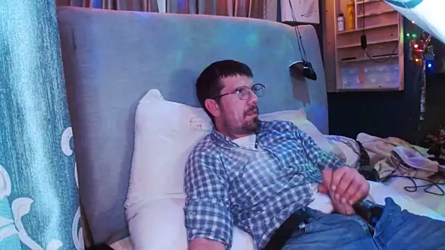 Roadie0187 online show from 12-21-25, 07:26