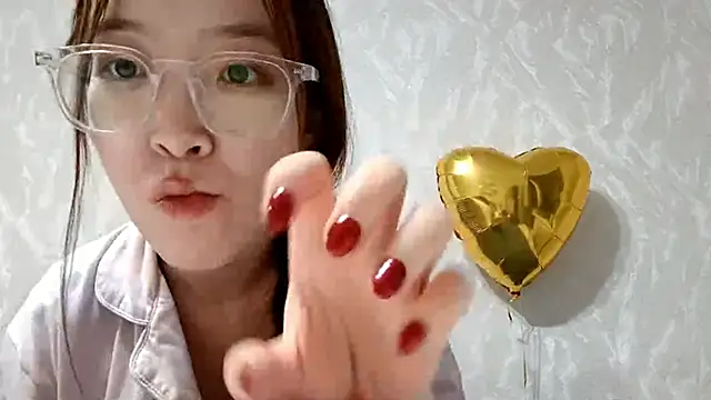 Snapshot of MollyTiger chatting on 12-17-25, 02:34 MollyTiger online show from 12-17-25, 02:34