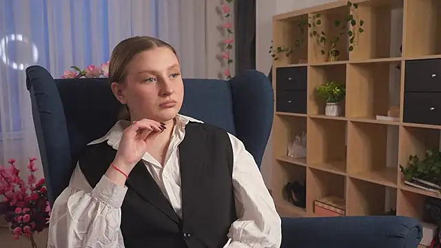 Snapshot of RemediosStrekas chatting on 12-05-25, 04:10 RemediosStrekas online show from 12-05-25, 04:10