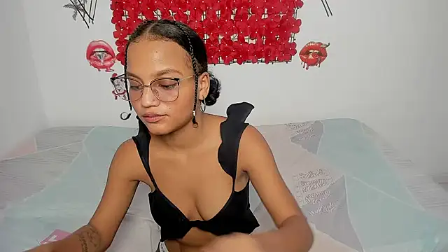 Snapshot of Tania_hot0 chatting on 12-14-25, 05:51 Tania hot0 online show from 12-14-25, 05:51