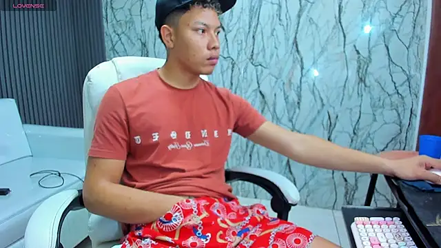 Snapshot of marcus_20 chatting on 12-01-25, 01:49 marcus 20 online show from 12-01-25, 01:49