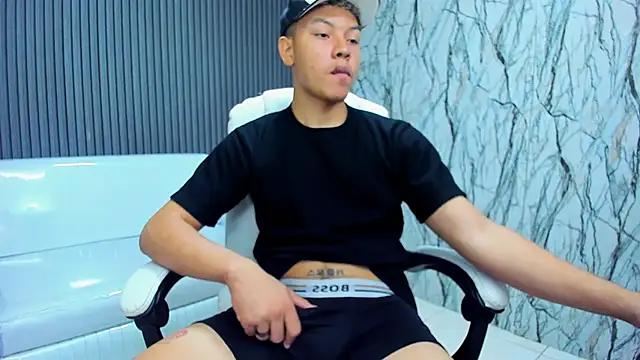 Snapshot of marcus_20 chatting on 12-02-25, 02:34 marcus 20 online show from 12-02-25, 02:34