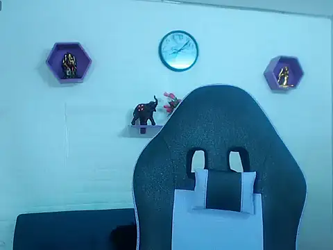 Snapshot of marcus_20 chatting on 12-16-25, 01:38 marcus 20 online show from 12-16-25, 01:38