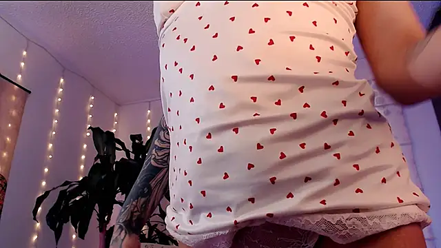 Snapshot of justmartina_ chatting on 02-23-26, 12:13 justmartina online show from 02-23-26, 12:13